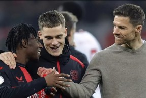 爱游戏体育APP德布劳内巅峰对决，莱万多夫斯基与90激战拜仁分钟，惊险取胜胜负难料！的简单介绍